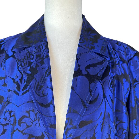 💙Chico's Royal Blue & Black floral pattern 100% Silk Jacket lined Size 3 (XL) - Picture 2 of 10
